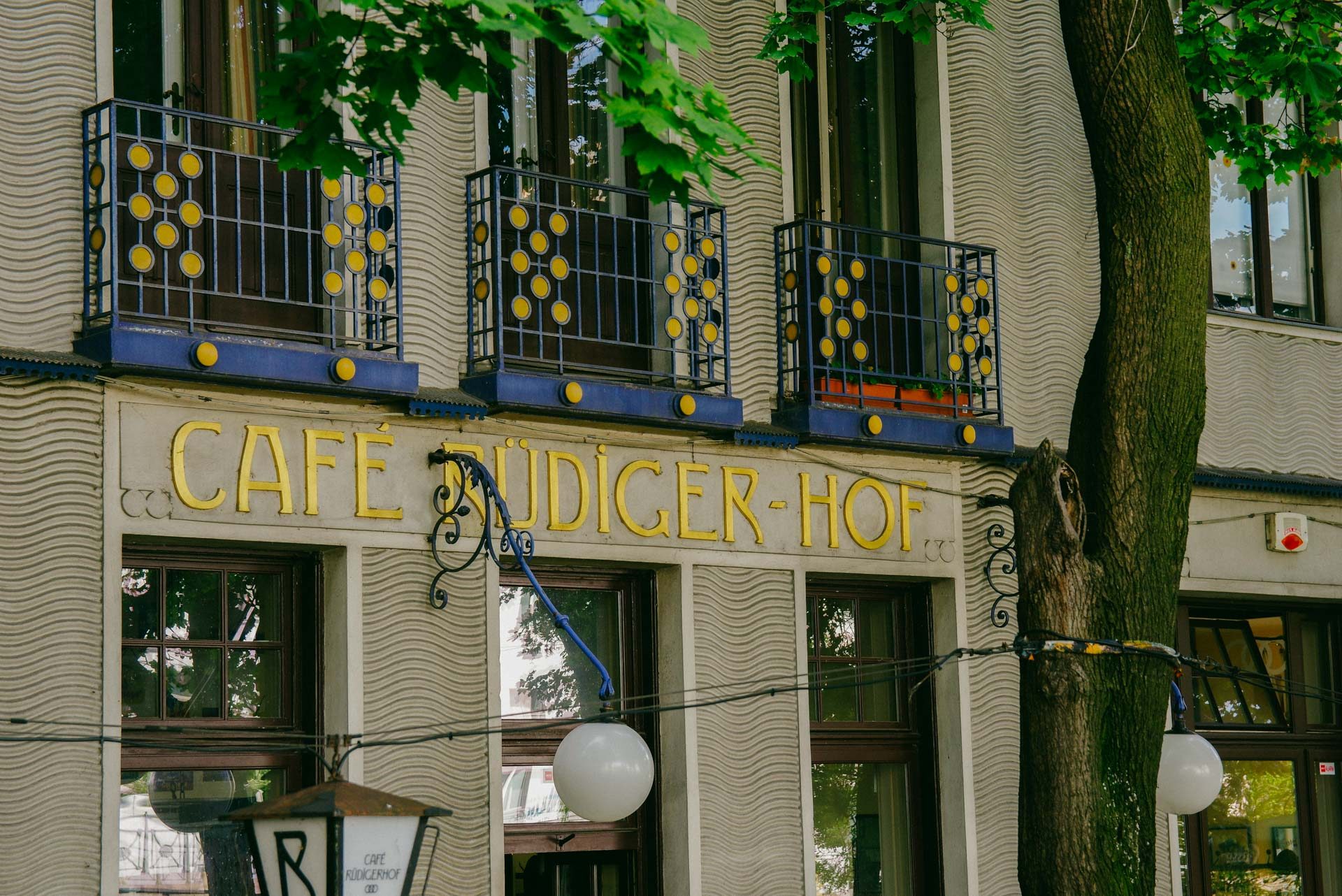 Jugendstilfassade des Café Rüdigerhof
